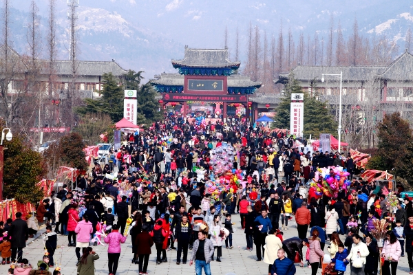 ②蒙山春节庙会人气爆棚.JPG