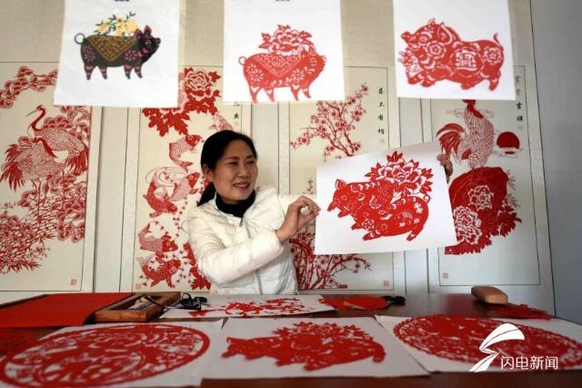 临沂郯城：“非遗金猪”贺新年
