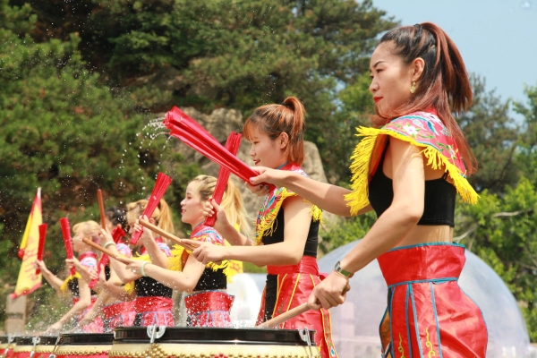 3.伏羊节水鼓演出.JPG